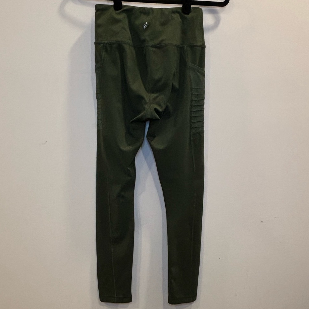 A Core Moto Green Athletic Leggings Size M - Picture 9 of 10